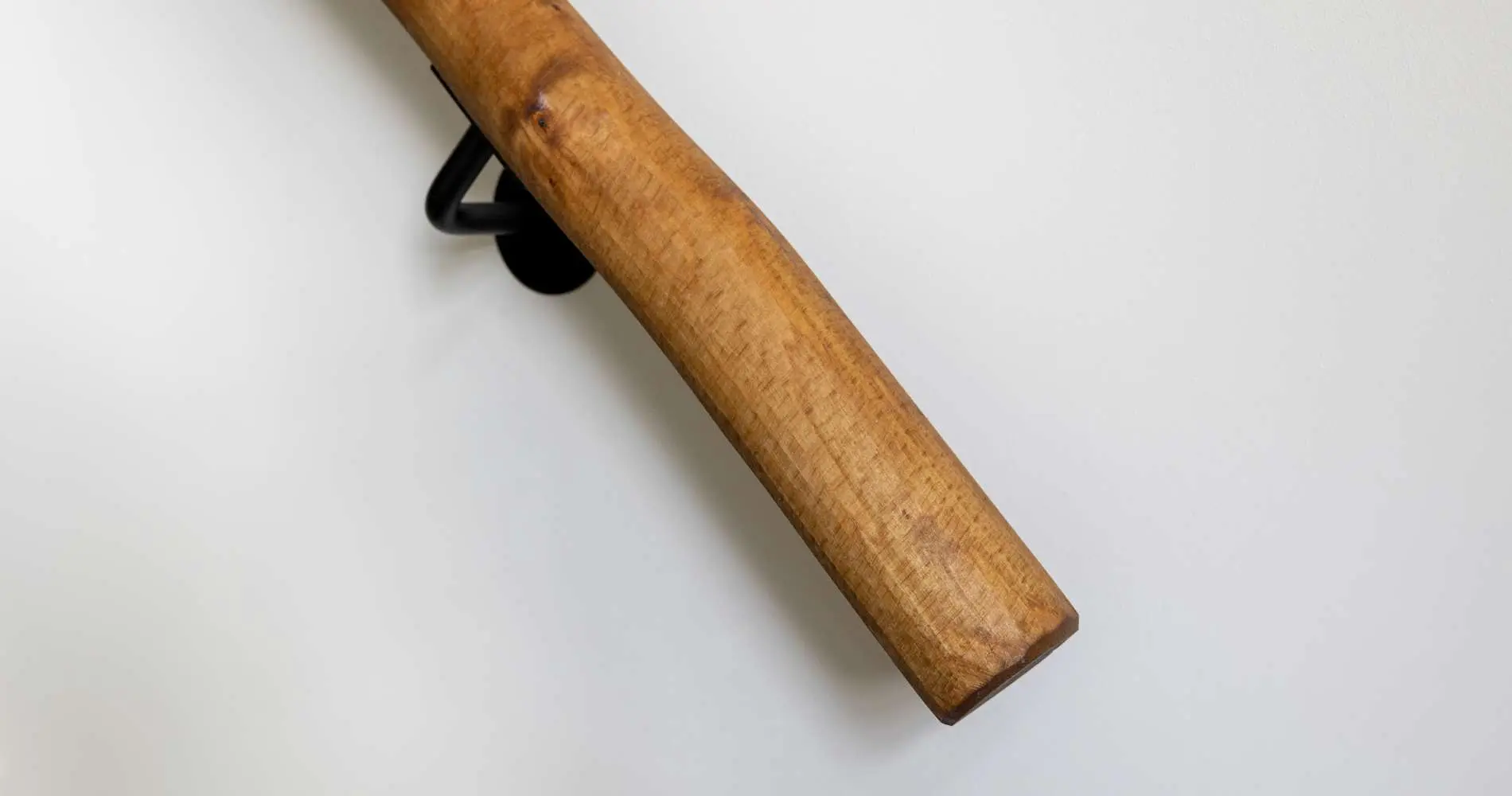 Boomstam Trapleuning Oak detailfoto