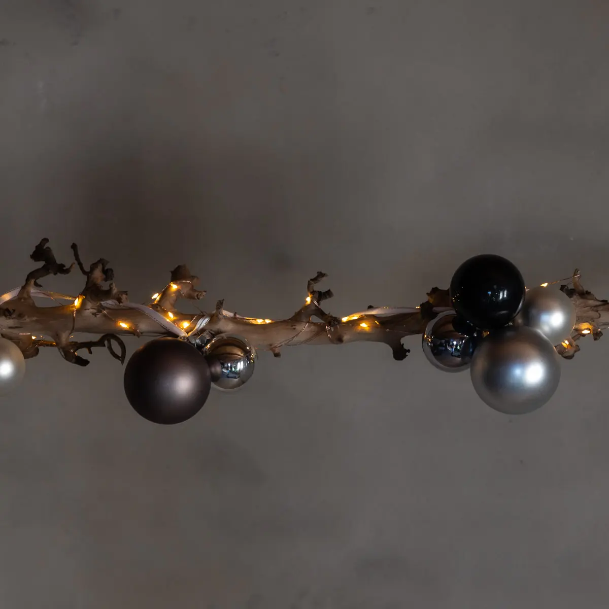 Detail guirlande perentak ontschorst