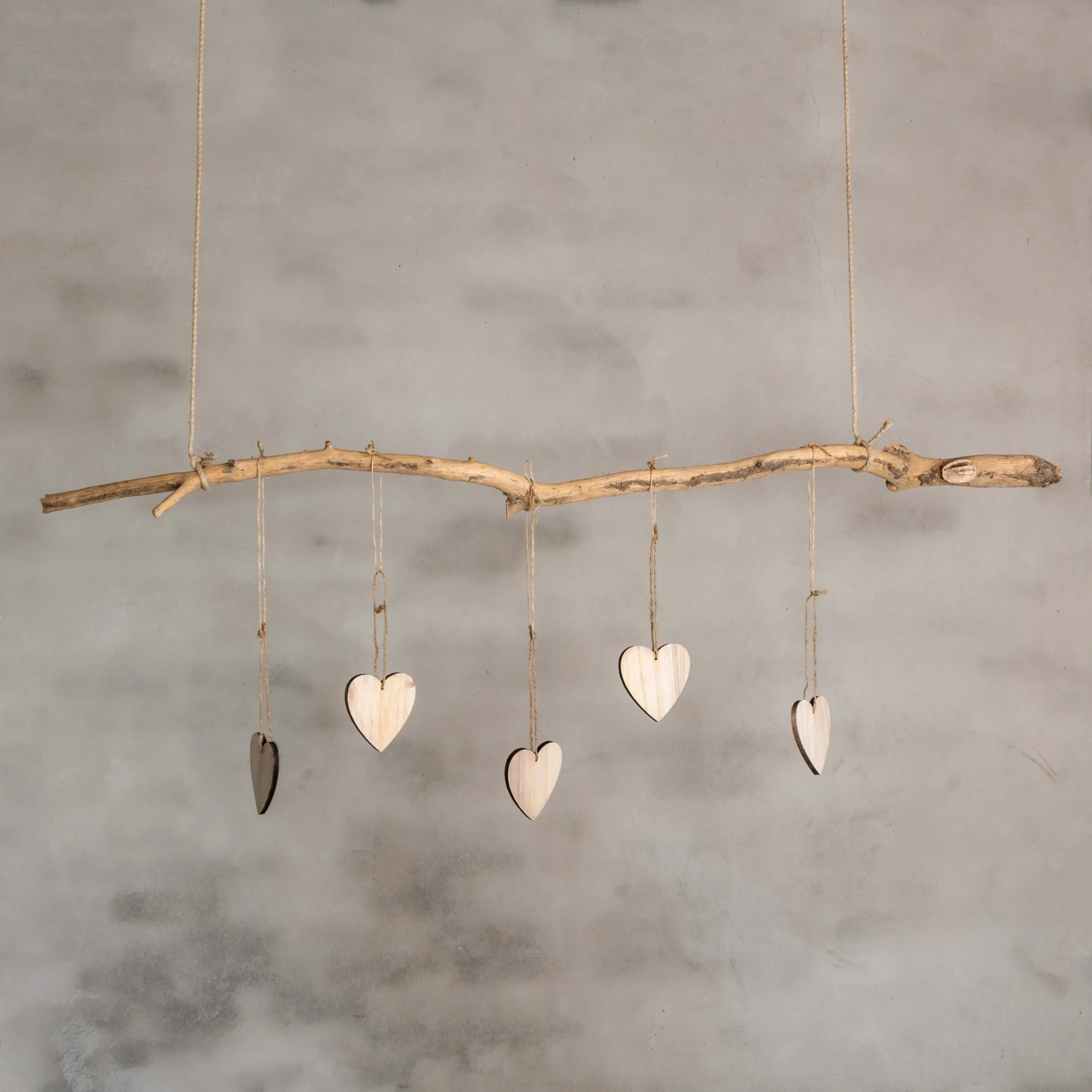 Eikentak hanger met hartjes