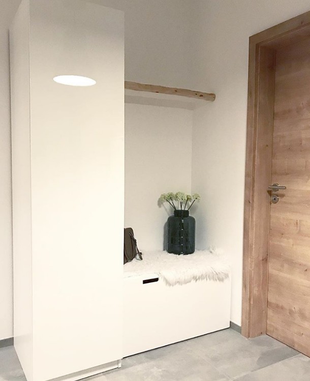 Hangende tak in garderobe